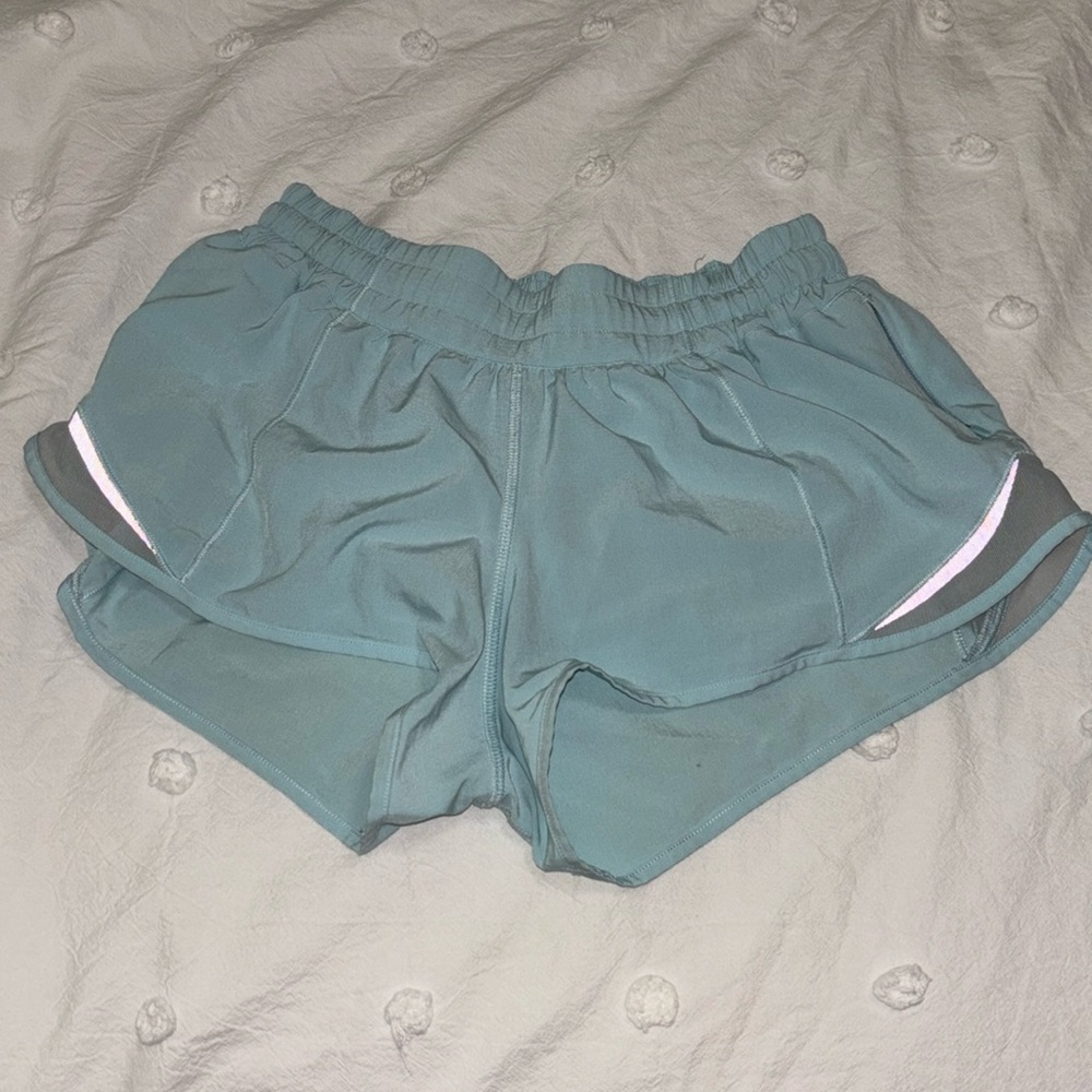 Lululemon Hotty Hot 2.5 shorts low rise baby blue
